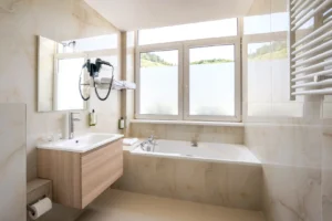 Chambre hôtel salle de bain Guebwiller